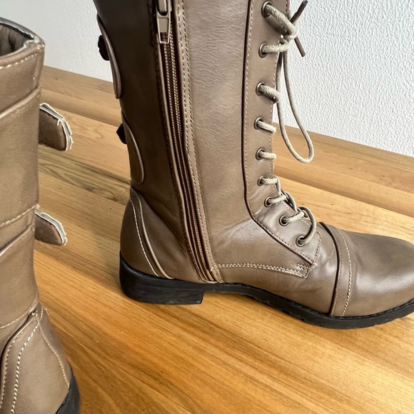 Rue21 Tan Combat Boots for Women size 7/8 - Picture 5 of 9